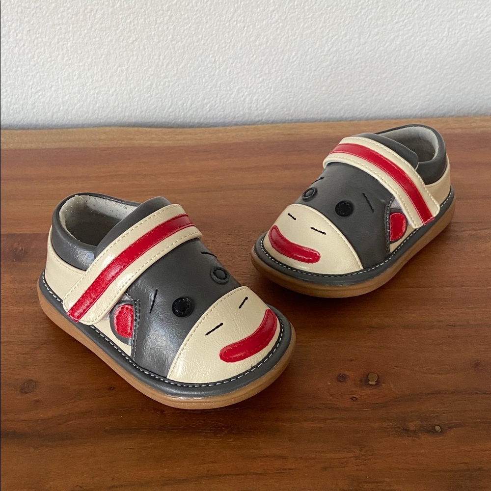 Wee Squeak Socks the Monkey toddler squeaky shoes cream grey 6